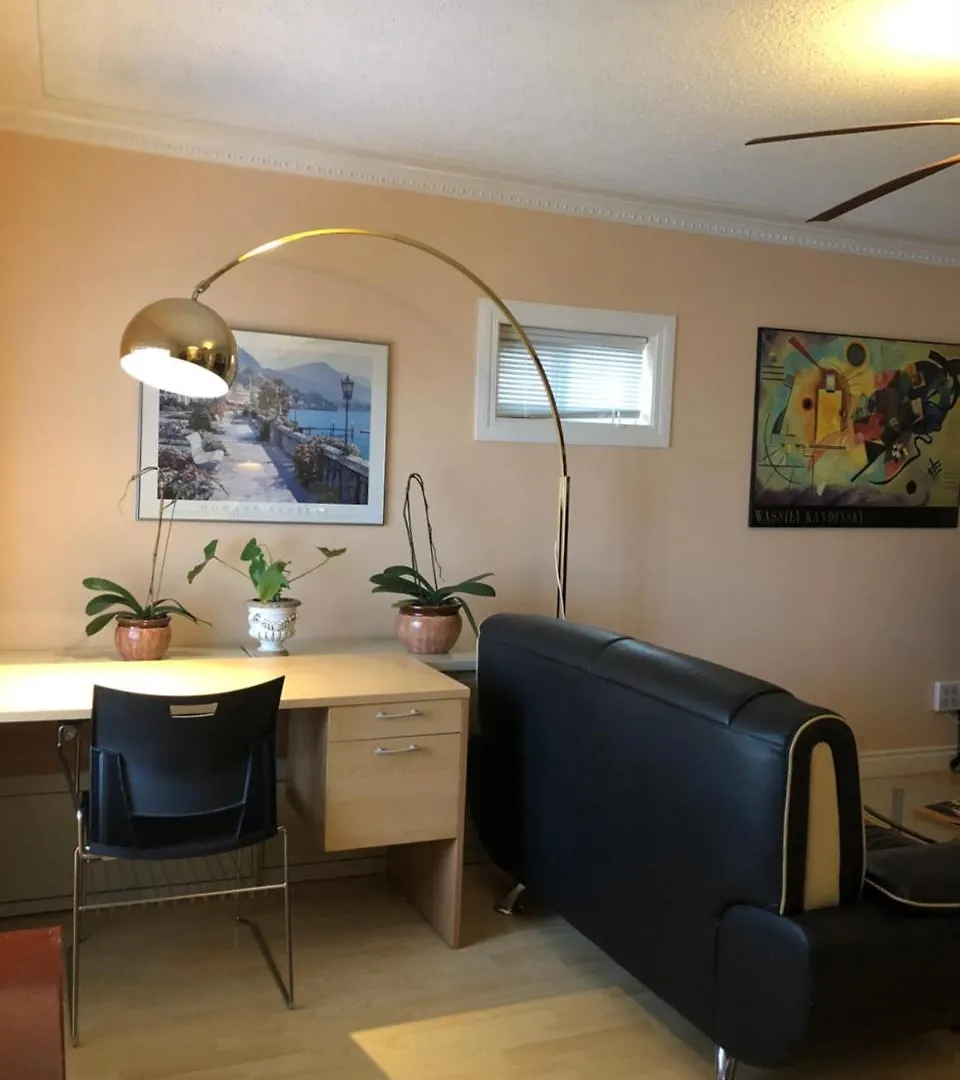 Cozy Bedrooms Guest House Vancouver