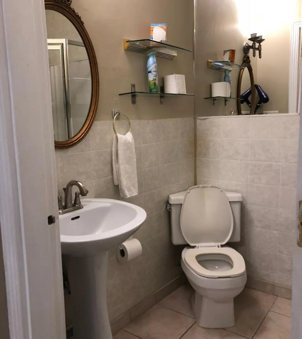 Cozy Bedrooms Guest House Vancouver 3*,