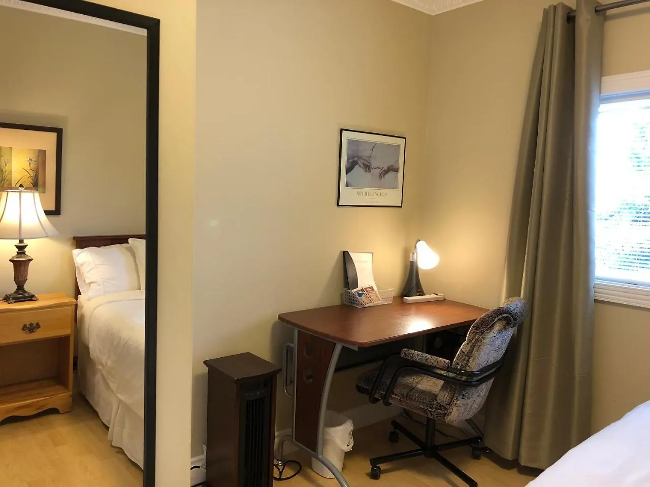 Cozy Bedrooms Guest House Vancouver