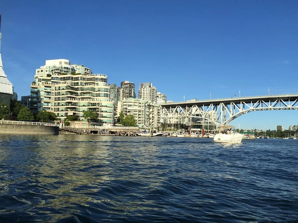 Cozy Bedrooms Guest House Vancouver