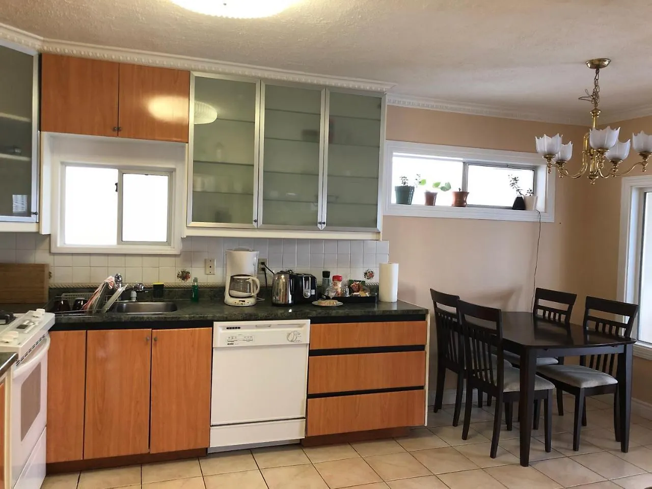 Cozy Bedrooms Guest House Vancouver Canada