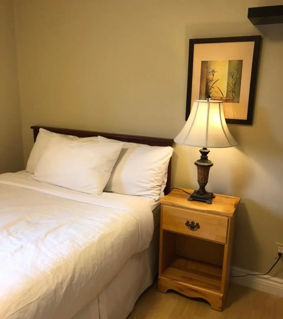 Cozy Bedrooms Guest House Vancouver
