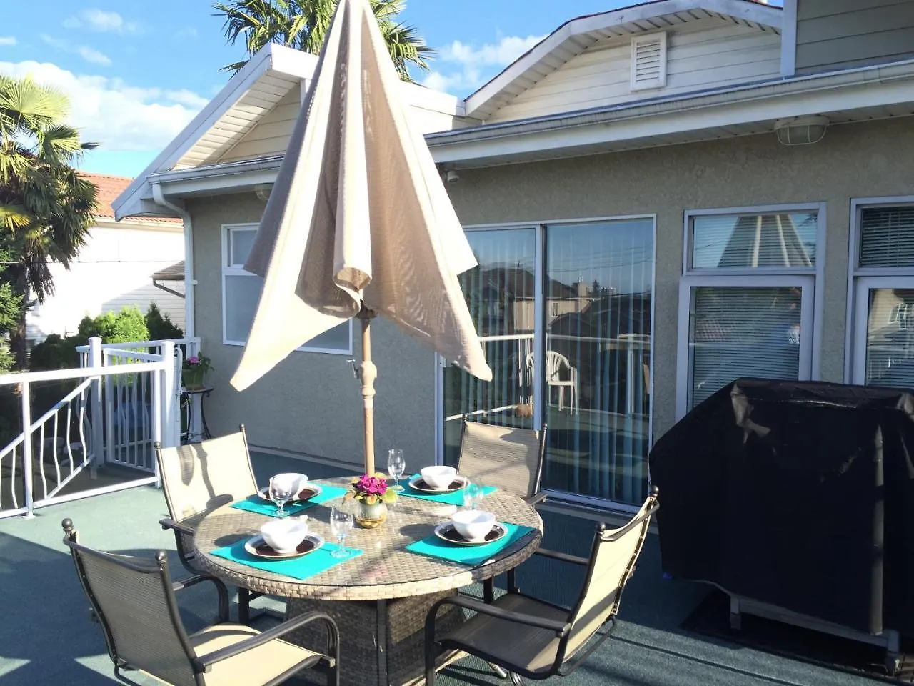 Cozy Bedrooms Guest House Vancouver