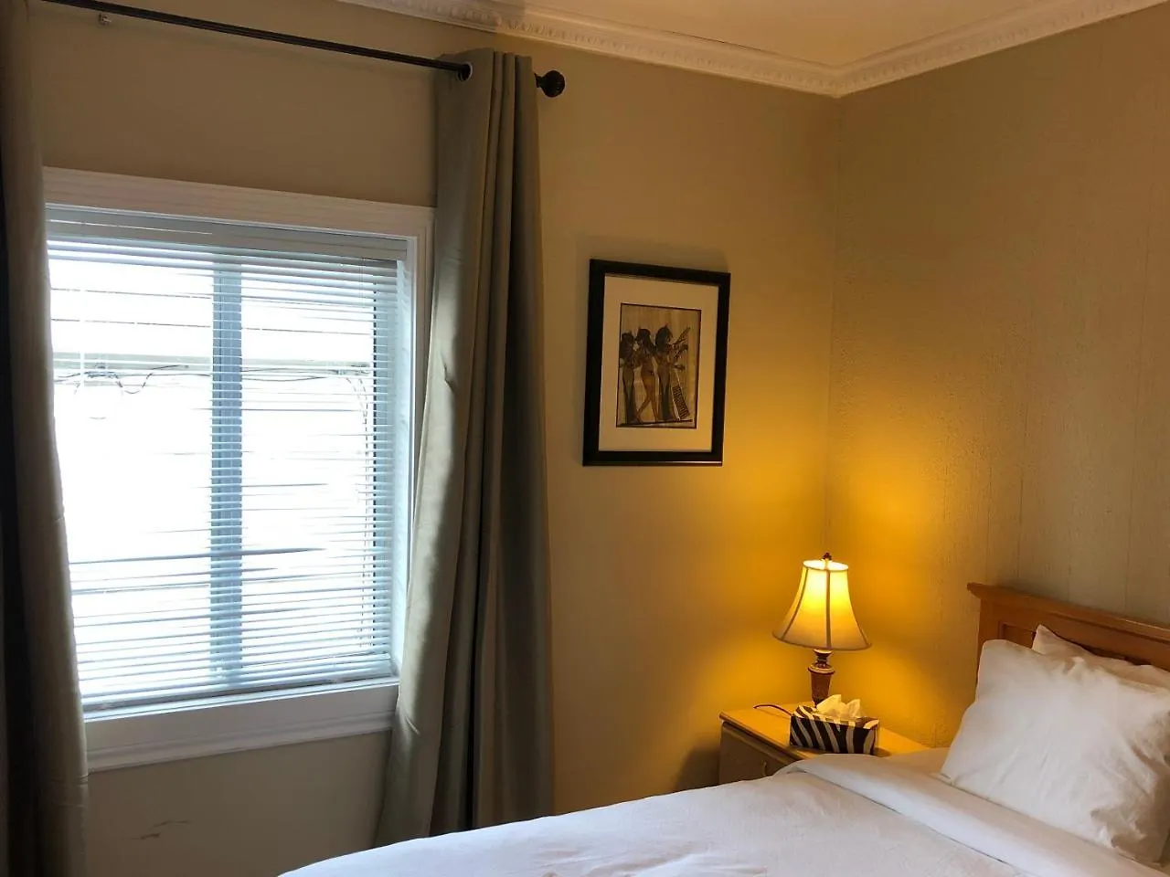 Cozy Bedrooms Guest House Vancouver